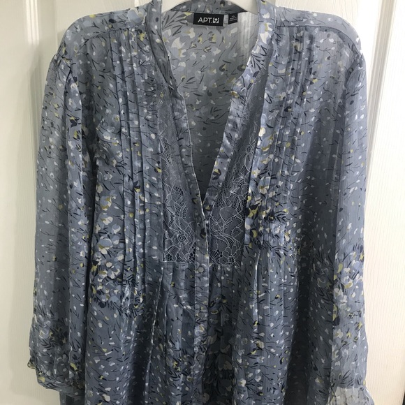 Apt. 9 Tops - APT. 9. Botton down blose